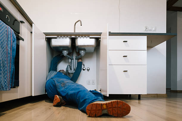 Professional Leak Detection technician working in Northridge, CA